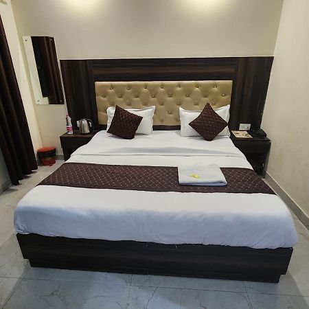 Hotel Ivy Plaza Luxury New Delhi Exterior foto