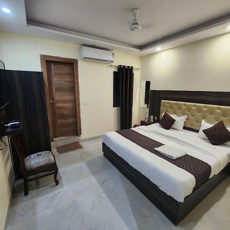 Hotel Ivy Plaza Luxury New Delhi Exterior foto