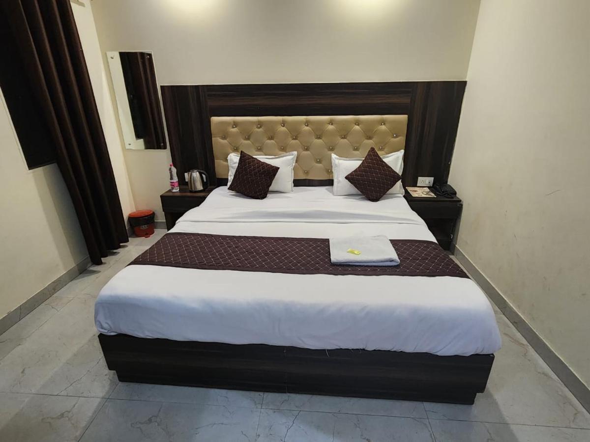 Hotel Ivy Plaza Luxury New Delhi Exterior foto