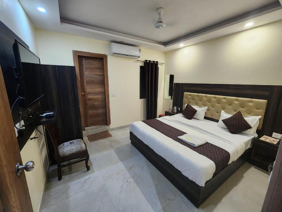 Hotel Ivy Plaza Luxury New Delhi Exterior foto