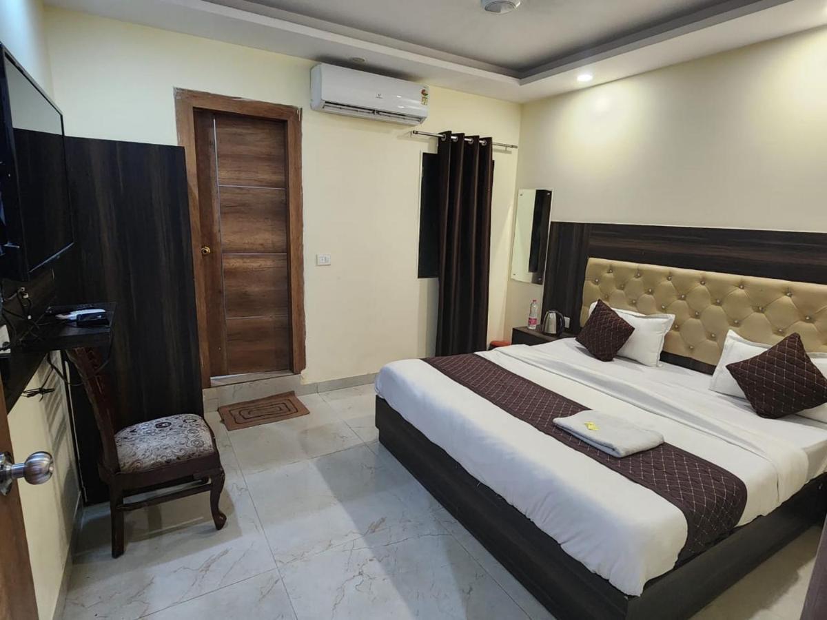 Hotel Ivy Plaza Luxury New Delhi Exterior foto