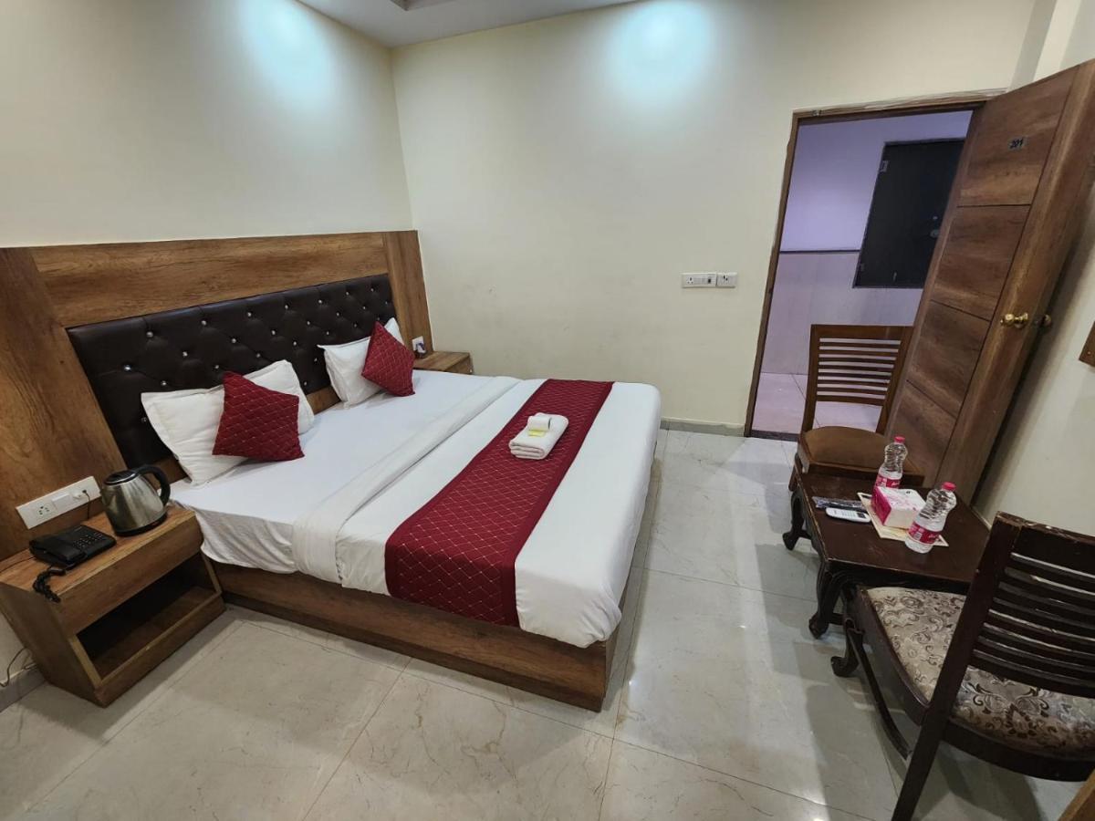 Hotel Ivy Plaza Luxury New Delhi Exterior foto