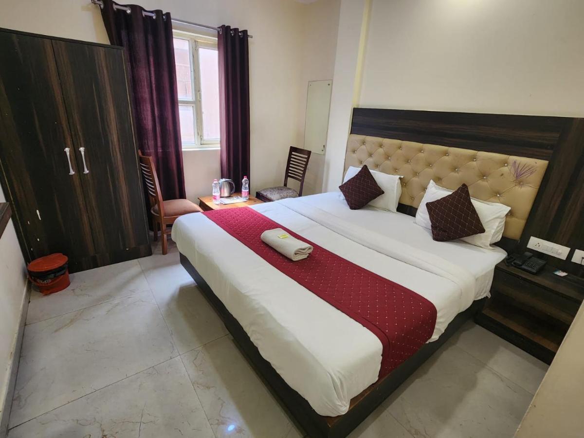 Hotel Ivy Plaza Luxury New Delhi Exterior foto