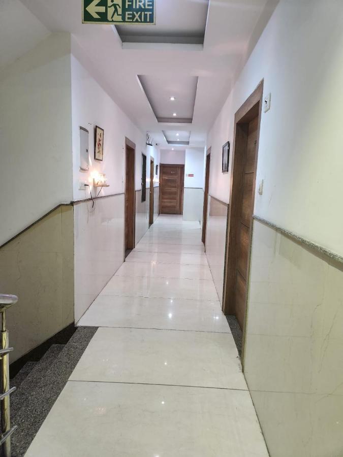 Hotel Ivy Plaza Luxury New Delhi Exterior foto