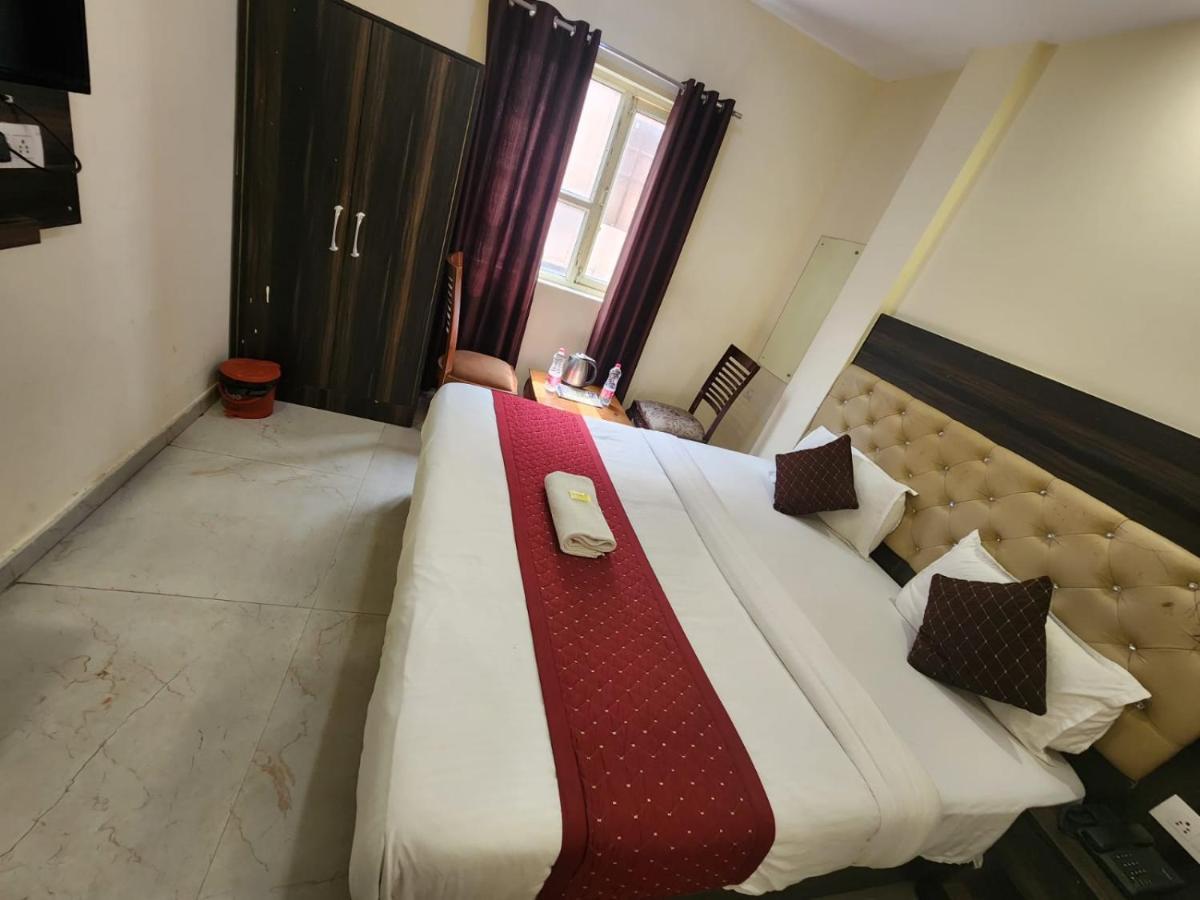 Hotel Ivy Plaza Luxury New Delhi Exterior foto